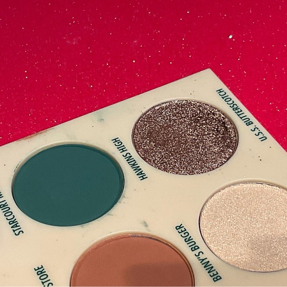 M·A·C X STRANGER THINGS Hawkins Class of 1986 Eye Palette - Picture 14 of 15